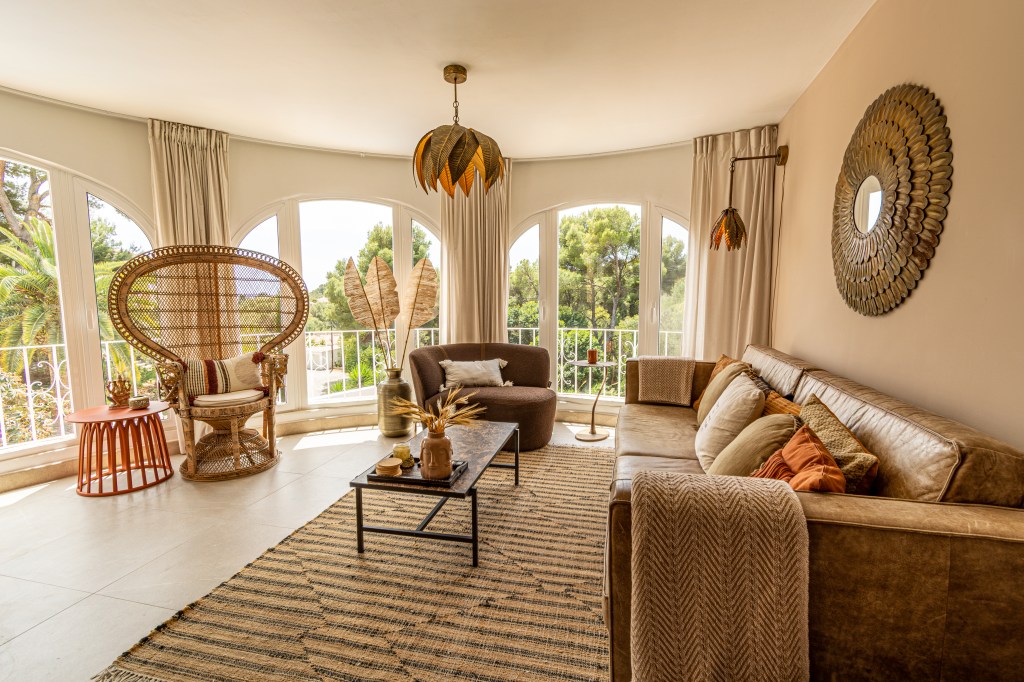 Group, company or retreat location South of Spain with private swimming pool